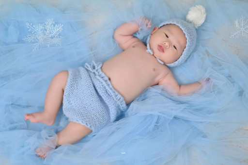 湘潭三个月宝宝挠耳朵 湘潭三个月宝宝挠耳朵